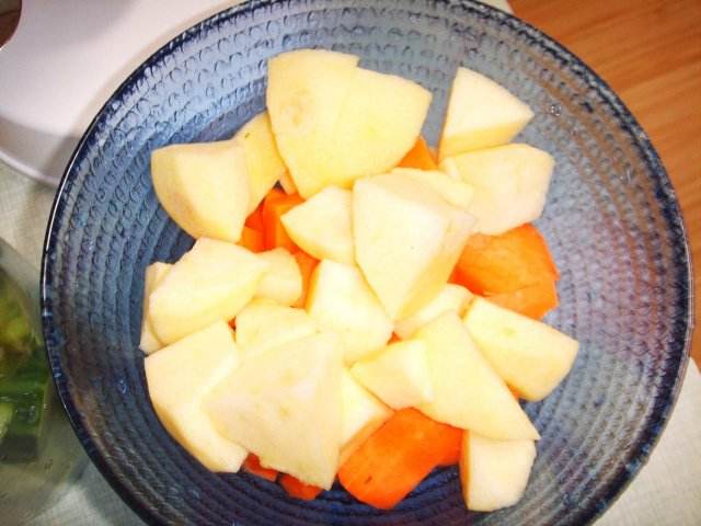 胡萝卜、苹果切块