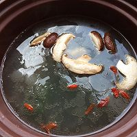 【夏季养生】排骨海带玉米汤的做法图解4
