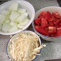 番茄金针菇冬瓜汤的做法图解1