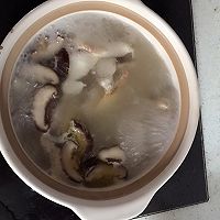辅食：黑鱼香菇菠菜面的做法图解1