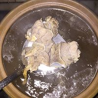 潮州咸菜苦瓜猪骨汤的做法图解2