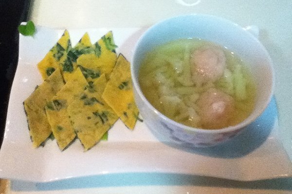 蔬菜饼+鱼丸椰菜汤
