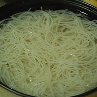 砂锅米线的做法图解1