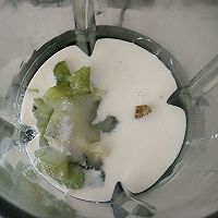 猕猴桃沙冰——搅拌机食谱的做法图解3