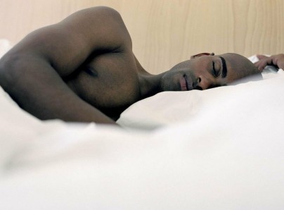 男性裸睡的好处有哪些 男性裸睡的注意事项