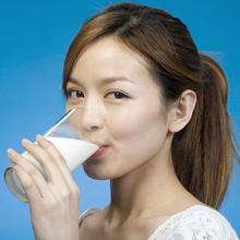 减肥能喝牛奶吗 喝牛奶对减肥有帮助么