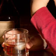 告诉男人们喝酒减轻身体伤害的5个注意事项