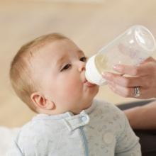 婴儿奶粉过敏症状 婴儿奶粉过敏怎么办