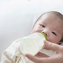新生儿用哪种奶粉好 新生儿奶粉量及温度介绍